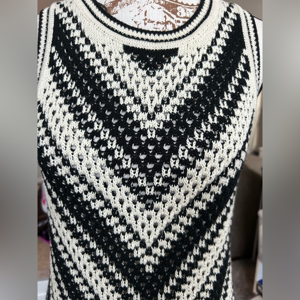GAP NWOT Black and White Crochet Sleeveless Mini Sweater Dress XS - Picture 3 of 9